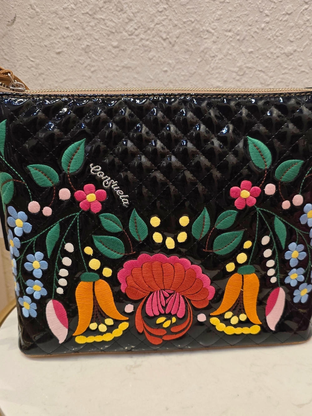Consuela Downtown Crossbody - La Reina